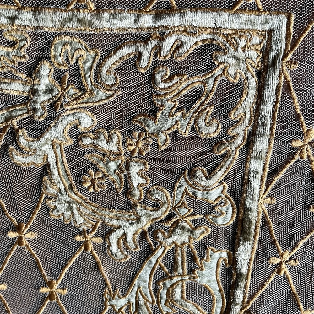 NWT English Home Chatsworth Net Throw Gold
47”by 47” - Picture 3 of 9